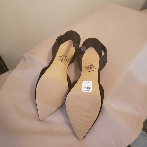 NEW Express Ankle Strap Pump - Picture 3 of 3